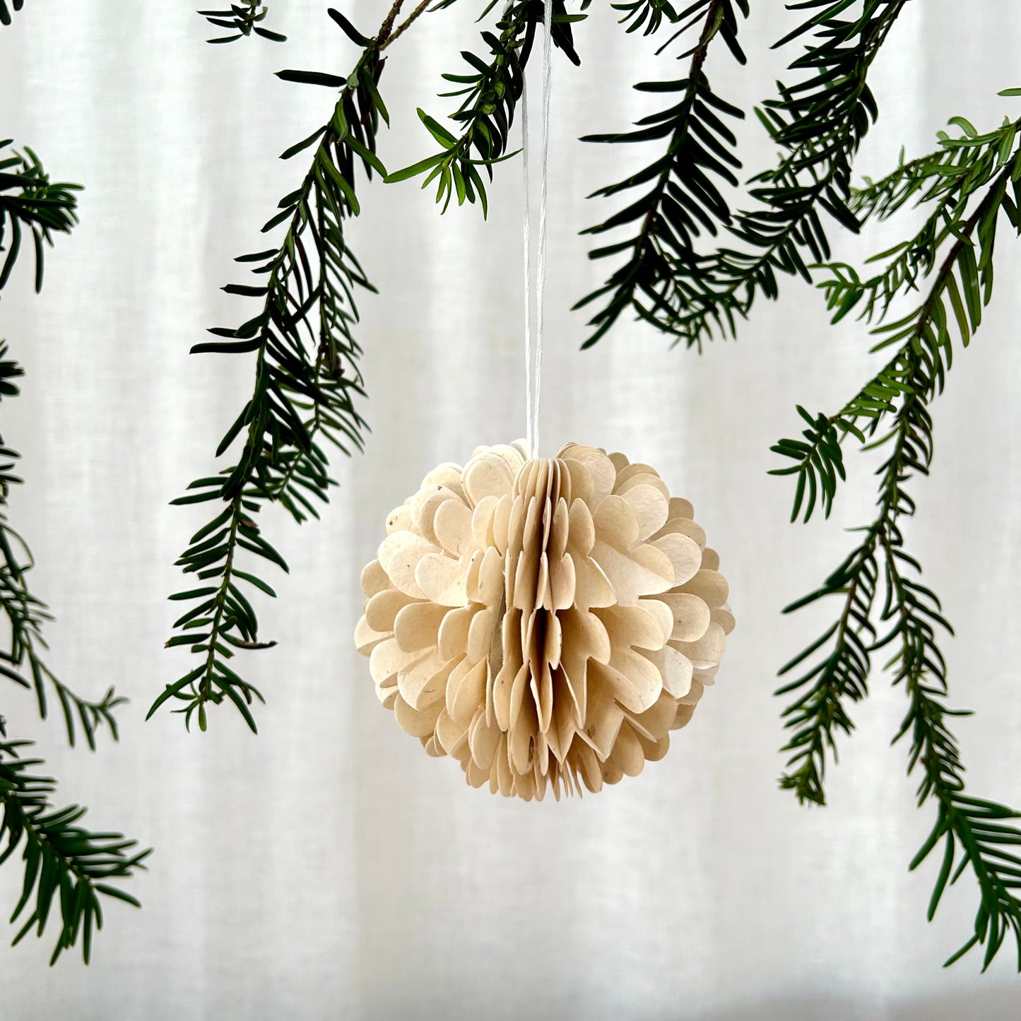 Honeycomb Flower Ornament - Natural