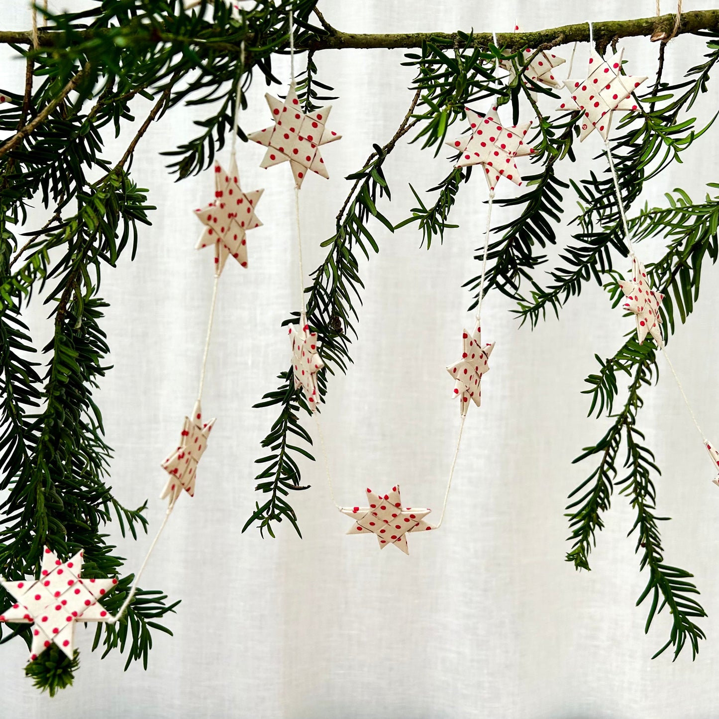 Stars Garland - Red Spots