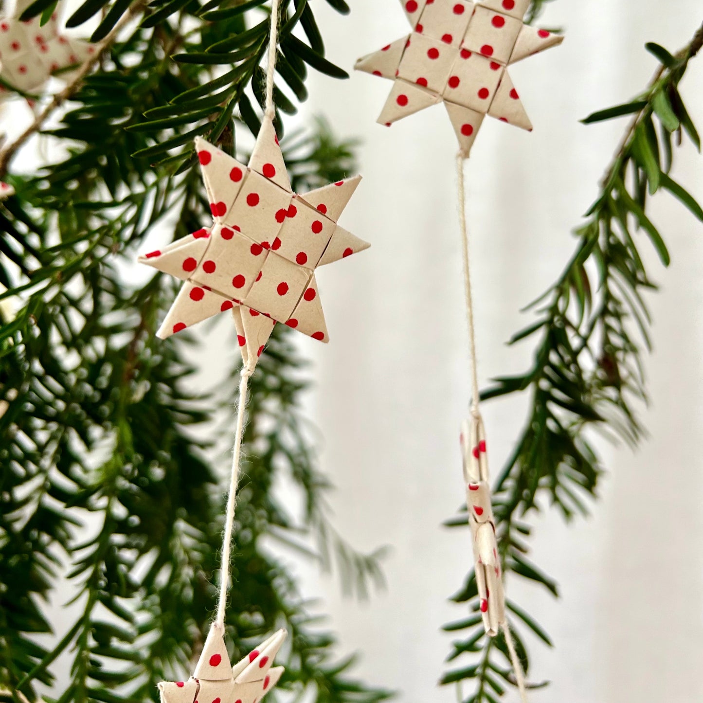 Stars Garland - Red Spots