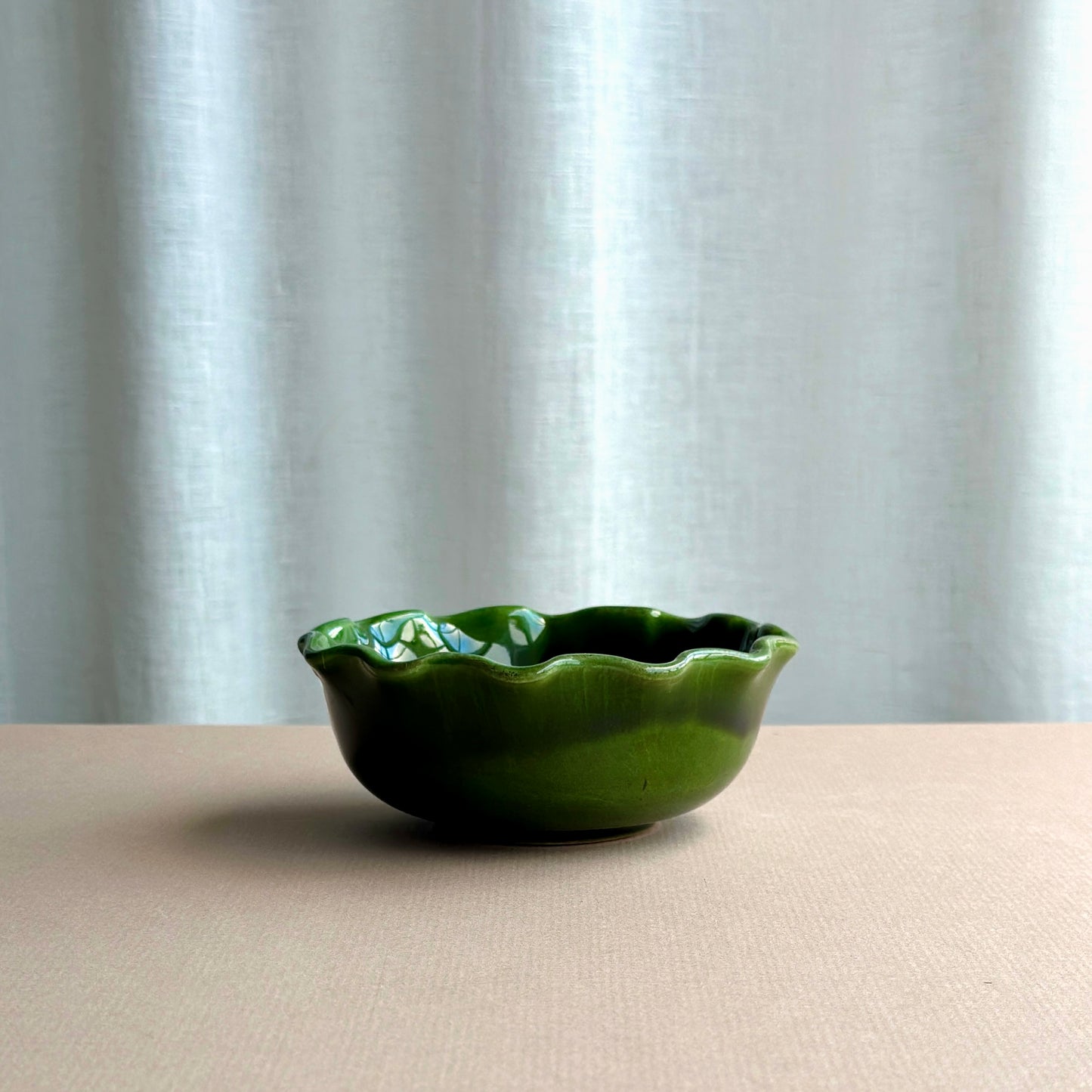 Solid Ivy Wavy Bowl - Small